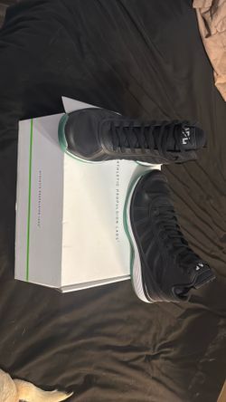 Size 14 men’s APL’s