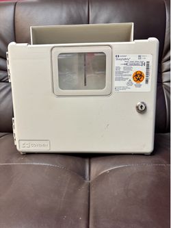 Covidien SharpSafety wall enclosure