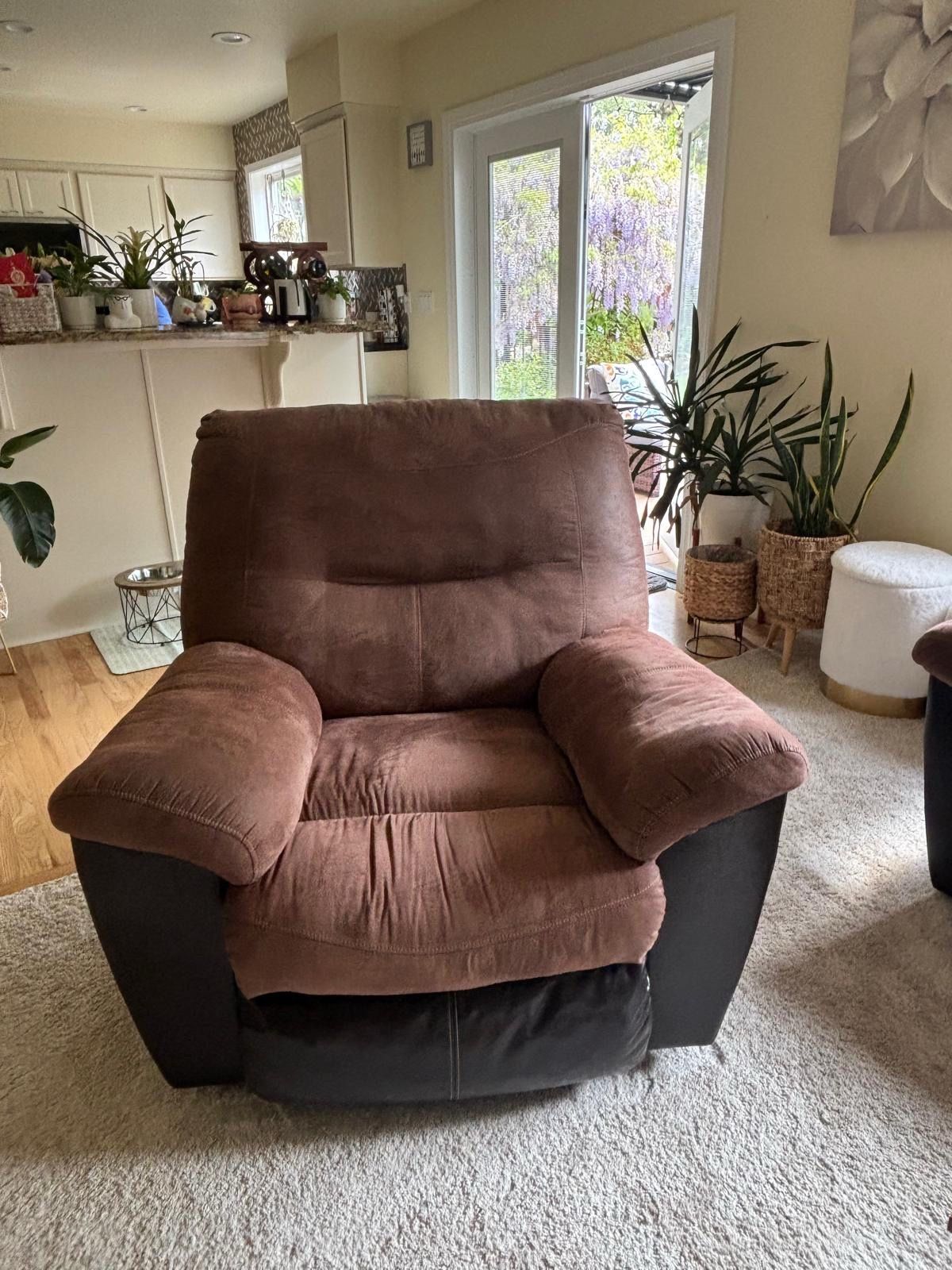 Recliner couch set ( 3 pieces )