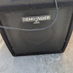 Behringer Keyboard Amp 