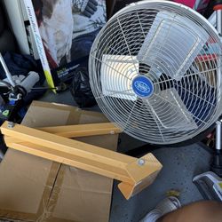 Global Industrial™ 18" Double Arm Loading Dock Fan,