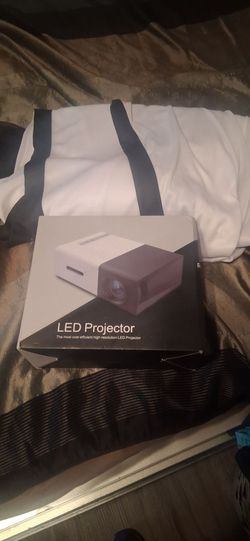 Portable led  projector with remote and 100'ft projector screen