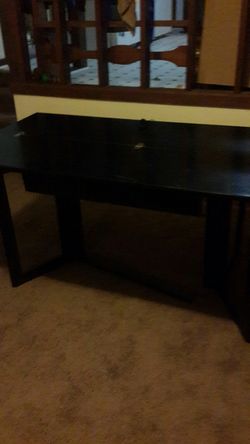 Foldable dining table