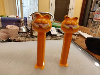 Vintage Garfield PEZ dispenser