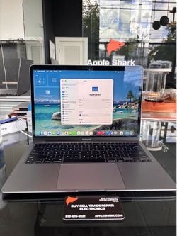 MacBook Air 13” M1 Chip 16GB Ram 256SSD! 90 Day warranty! We offer financing.