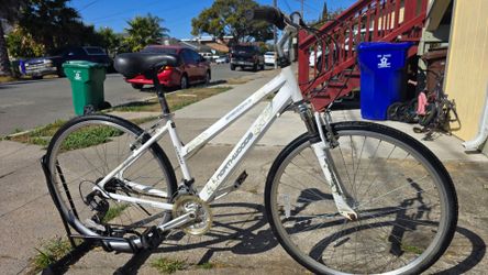 Nice Hybrid Bike Medium Size Frame