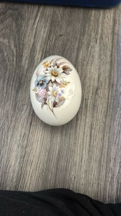 A Beautiful Egg Figurine With Flowers