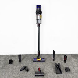 Dyson Cyclone V10 Animal Cordless Vacuum Cleaner w/ attachments - Aspiradora
