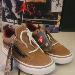 Vans MTE Sk8-Hi Waterproof Insulated Size 2 Youth 