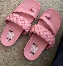 Woman’s sandals size 6