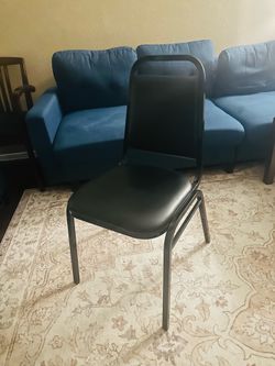 Set of 4 Dining Chairs – Like New Condition