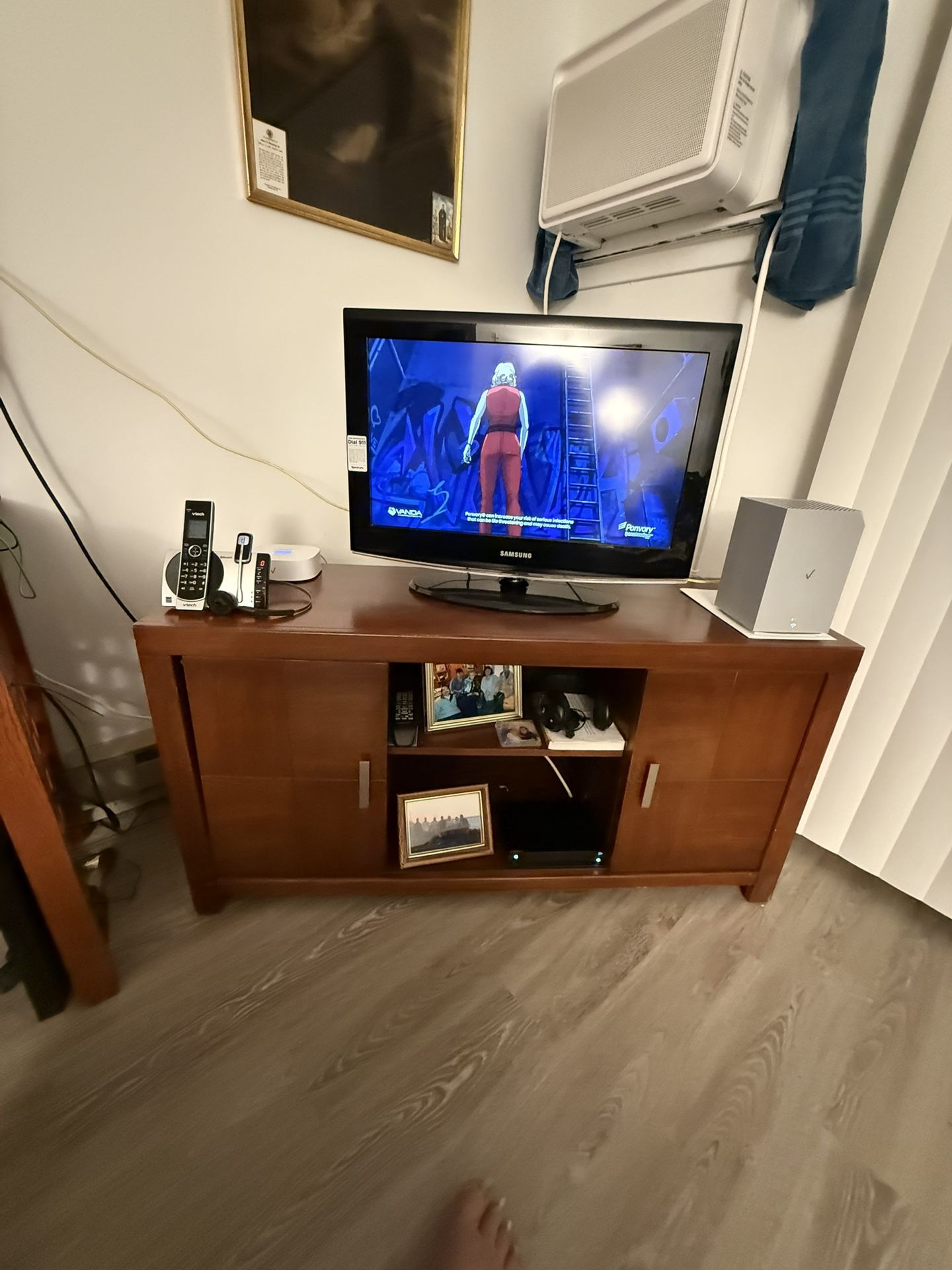 32” Samsung HDTV + Real Wood TV Cabinet – Bundle – $100 OBO