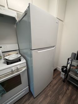Frigidaire Refrigerator (Like New)