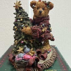 Vintage 1994 Boyd’s Bears Elliott And The Tree Collectable Figurine  No chips or cracks - excellent like new condition Approx 3.5” # 254 out of 2078 S