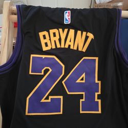 Los Angeles Lakers Kobe Bryant 24 Jersey (L/XL)