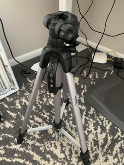Amazon Basics Tripod