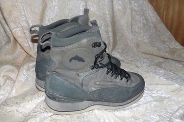 Simms fishing wading boots size 9 for Sale in US - OfferUp