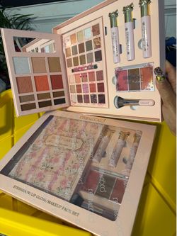 Make up palettes