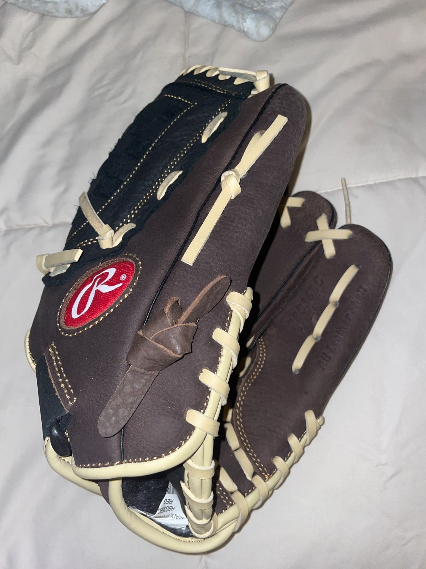 Brand New Never Used Rawlings Baseball Glove 