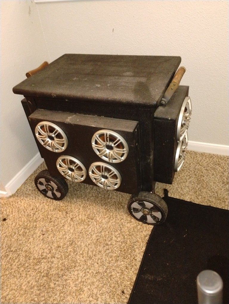 Party Cooler With Amp N Speakers