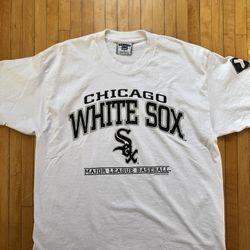 Great vintage tee to show love for your favorite team! Tshirt is used but in really great shape! Send your offer!