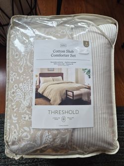 King comforter set with 2 king size shams