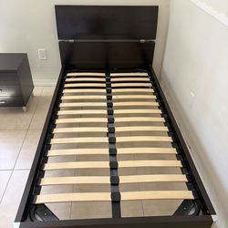 Twin size bed set