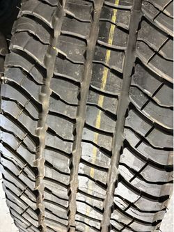 275-70-18 Michelin LT