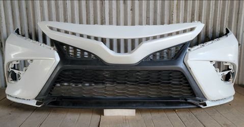 2018-2020 Toyota Camry SE Front Bumper Cover