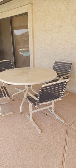 *** PATIO TABLE 4 CHAIRS ***