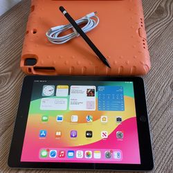 iPad 6th Generation 32GB With Pencil And Kids Case 