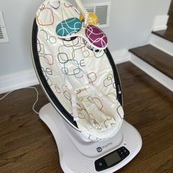 MamaRoo Multi-Motion Baby Swing 
