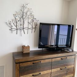 Excellent flat screen HDTV. Widescreen 32”. Remote control. Can be used as computer monitor. Barely used. $79 or best offer. Great bargain.