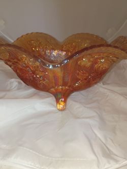 💥Rare Find💥 Vintage Marigold Imperial Glass Footed Iridescent Amber Colored Bowl