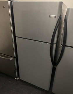 Kenmore Top Freezer Fridge – Stainless, clean, ready to go
