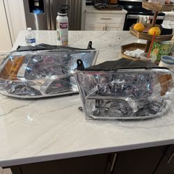 09-18 RAM Headlights SET
