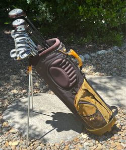 Wilson Deep Red golf set (Driver+3w+5w+3i-pw+gw+sw+putter+stand bag)