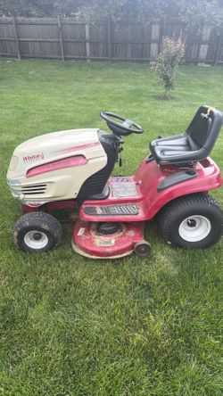 Lawn tractor