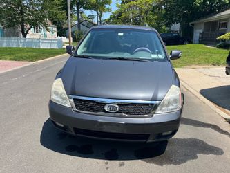 2012 Kia mini van EX