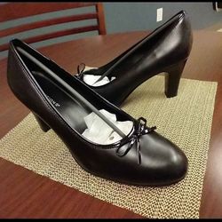 New in Box Black Closed Round Toe High Heels size 10