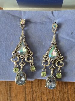 Avon Shimmering Blue Fashion Shower Earrings, 2002, PP #249162