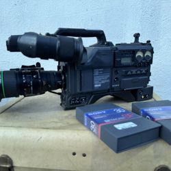 Sony DXC327A VIDEO CAMERA - Beta Cam - Vintage Prop Camera 