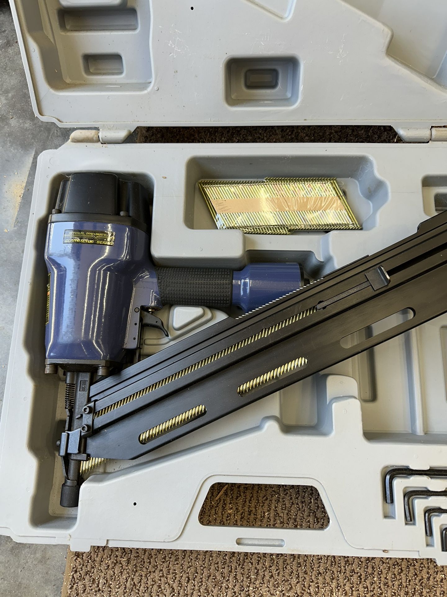 Pneumatic Nailer