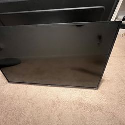 Hisense 43-Inch Class R6 Series 4K UHD Smart Roku TV