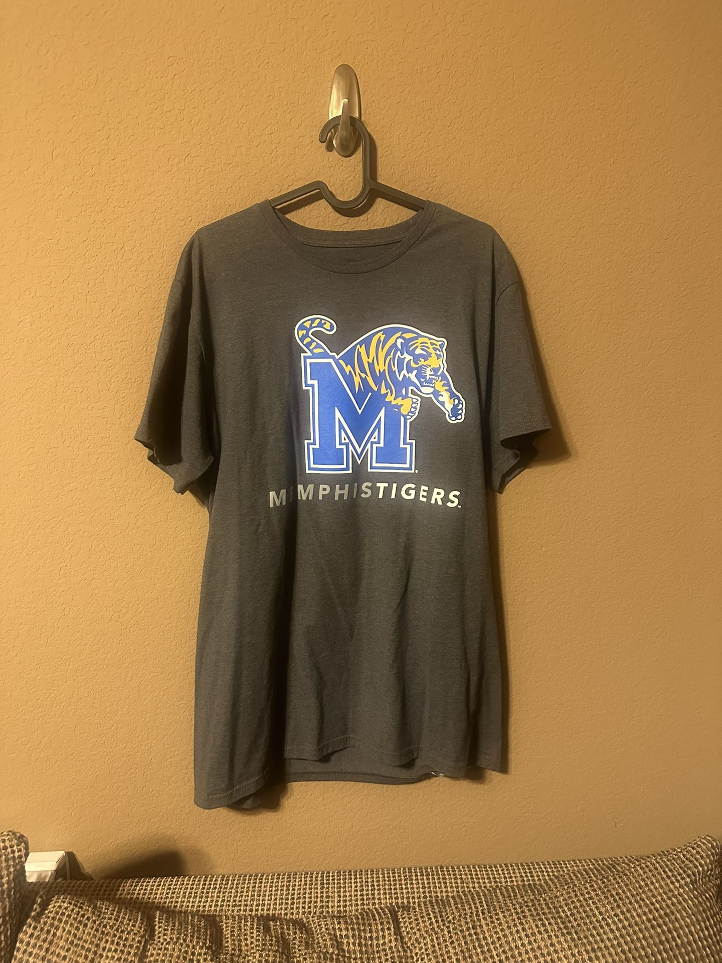 Men’s Memphis tigers shirt