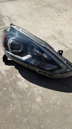 2016-2019 Nissan Sentra LED headlight PASSENGER SIDE
