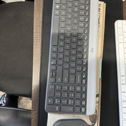 Logitech Slim Combo MK470
