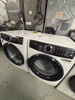 ELECTROLUX WASHER AND DRYER SET