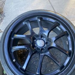 Infiniti 19 wheels for sale, there are only 3, the tires are in good condition.