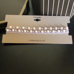 Stunning Faux Pearls Choker
